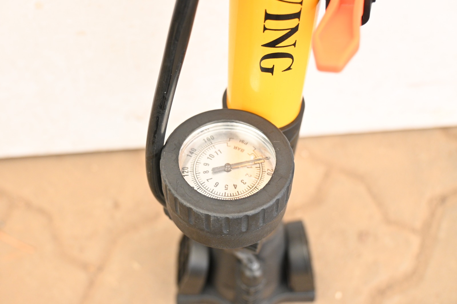 Royal Swing Pump with Gauge. - Image 2